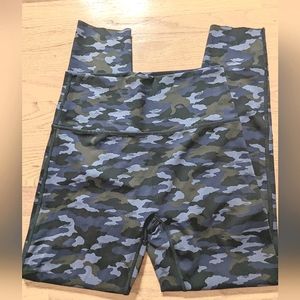 BOGO EUC Aerie camo leggings (L)